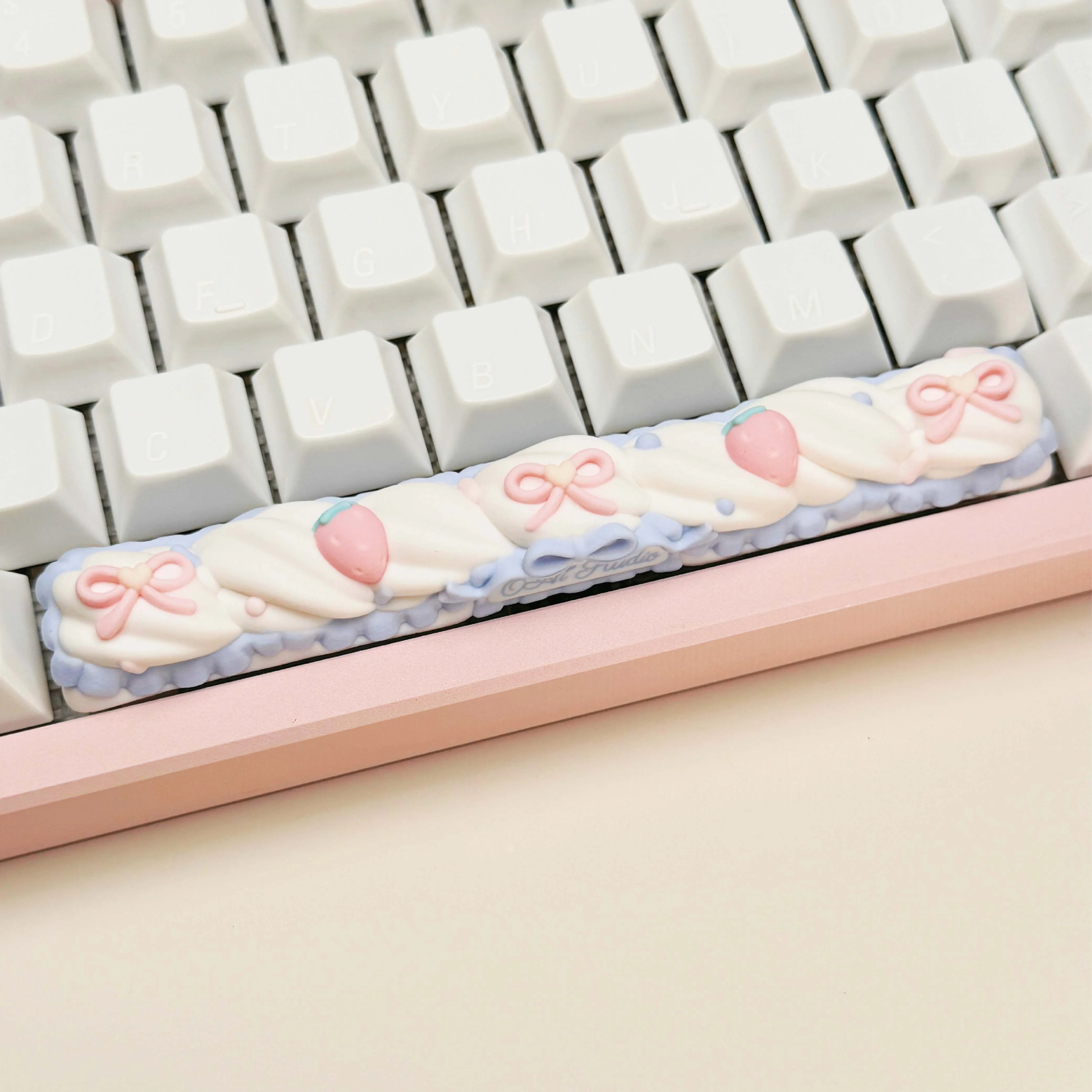 CreamyBar: Soft Marshmallow 3D-Printed Artisan Spacebar Keycap