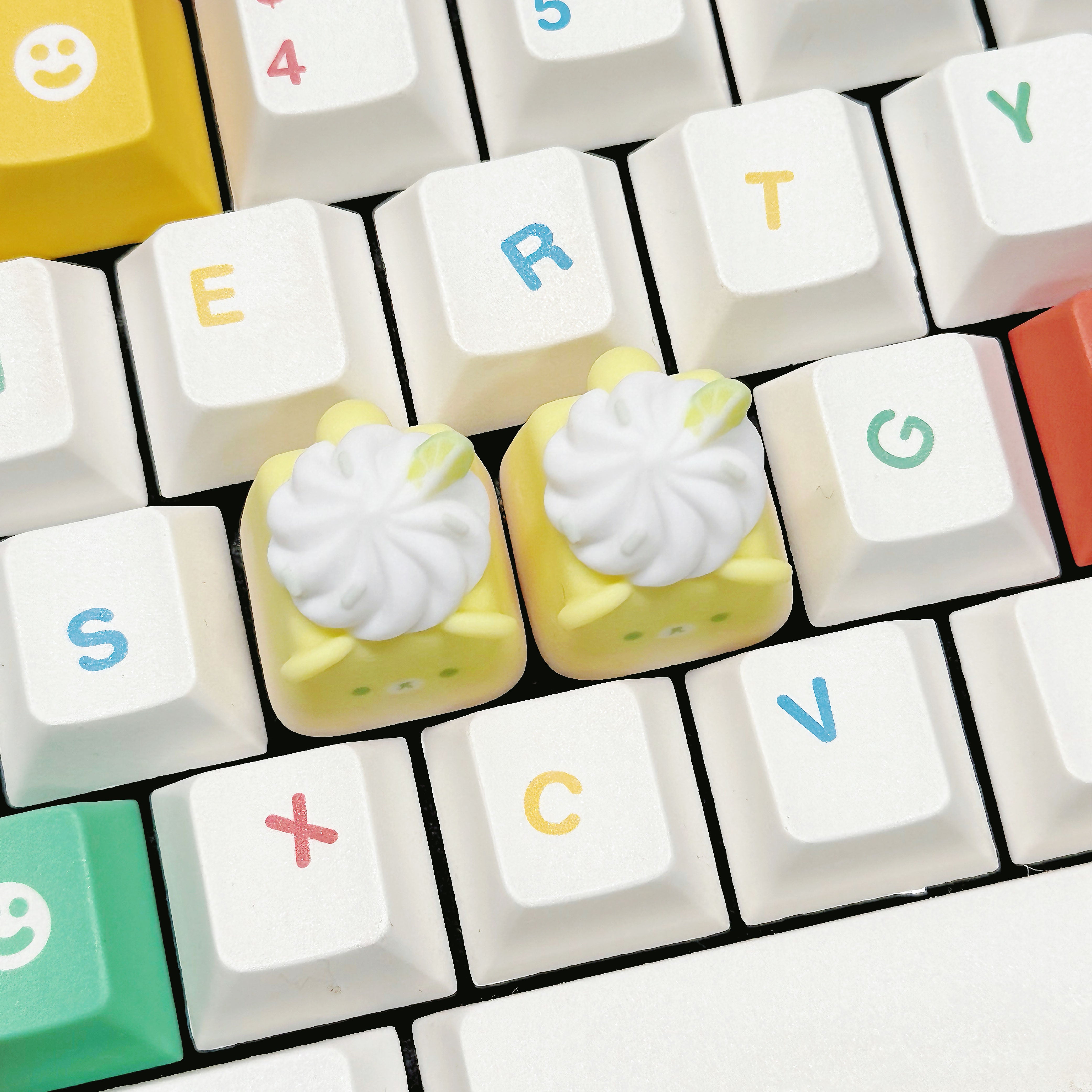 Lemonade_cream_bear_keycap_on_keyboard