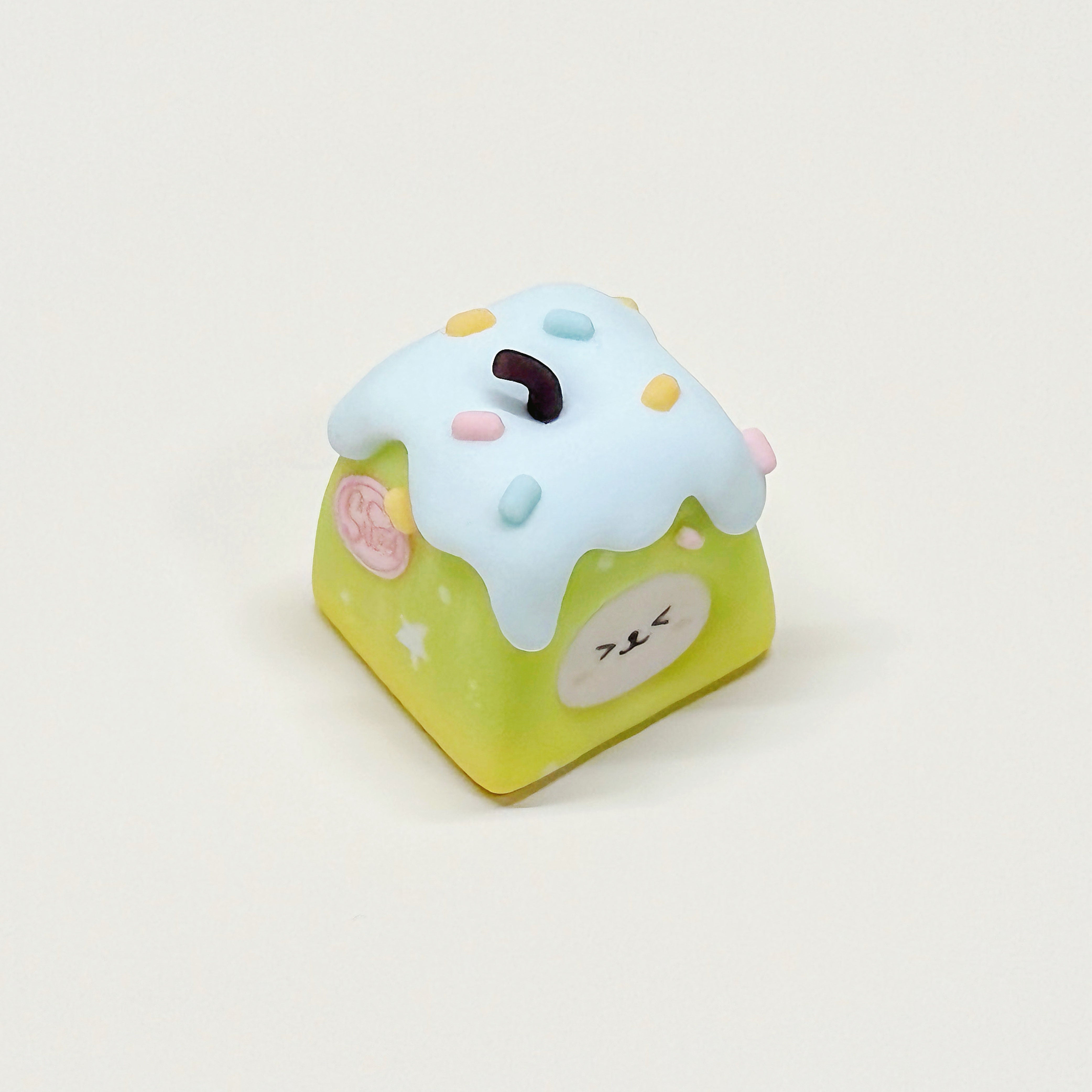 apple_green_cream_bear_keycap_front