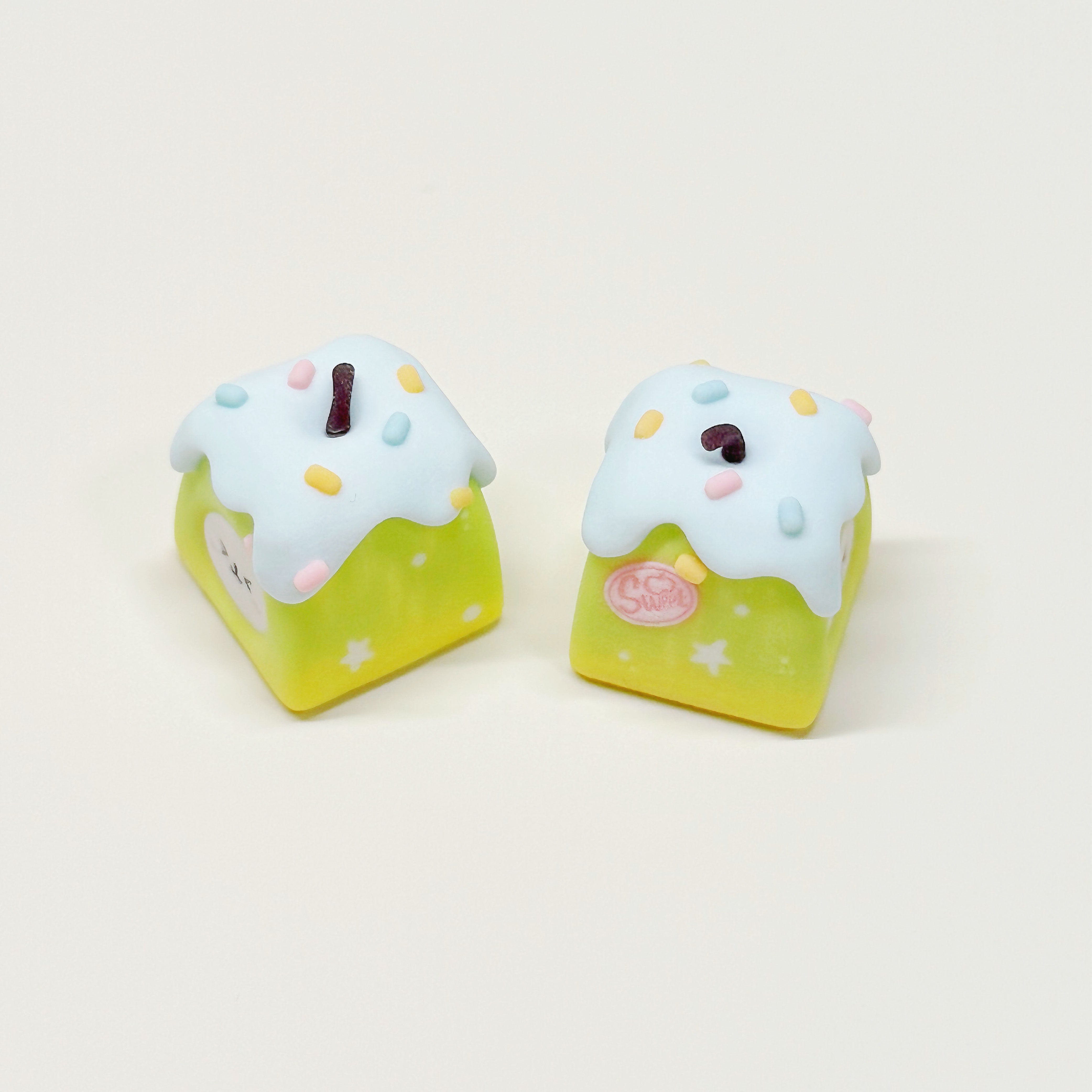 apple_green_cream_bear_keycap_side