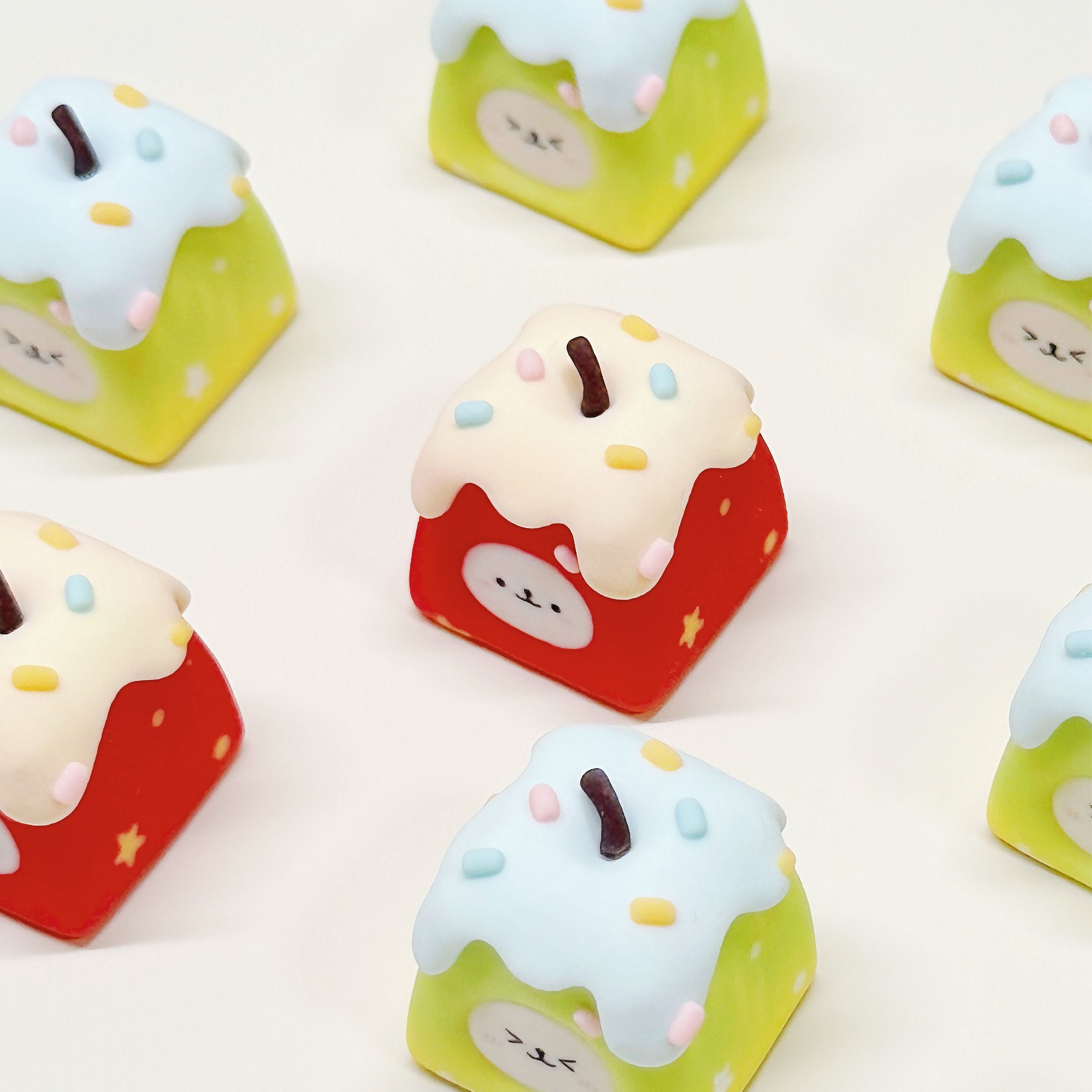 apple_red_green_cream_bear_keycap_closeup