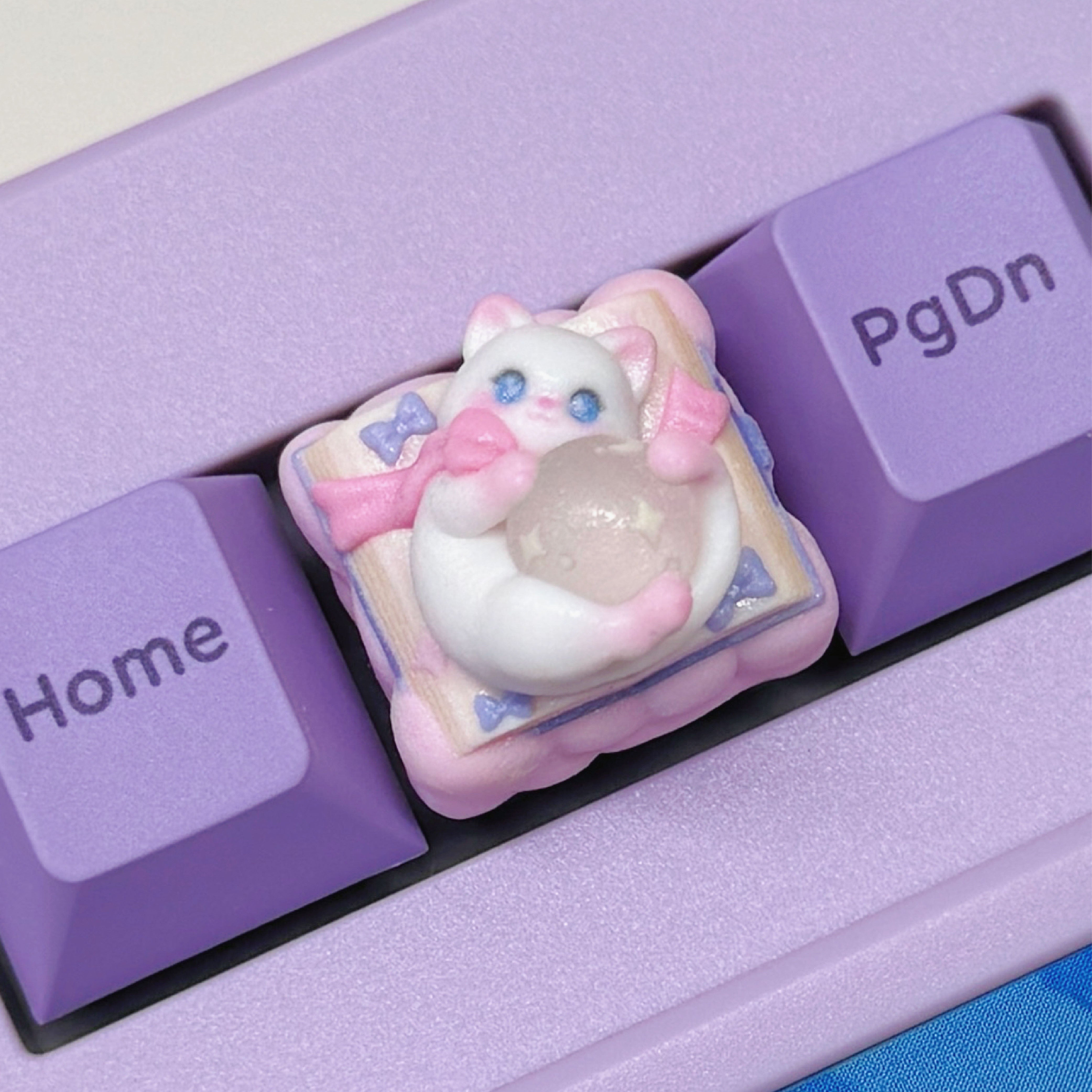 lumi_crystal_seer_magic_cat_keycap_closeup