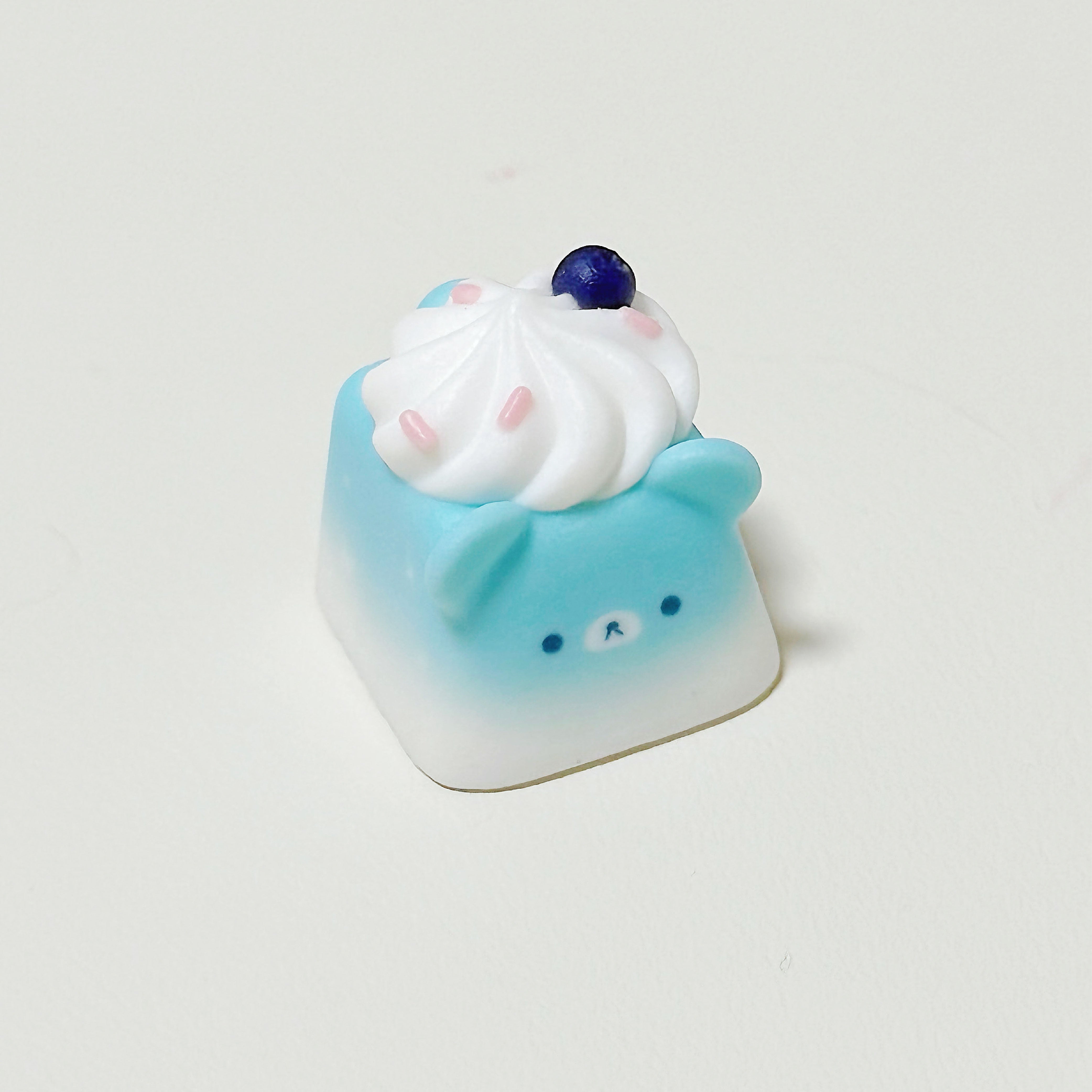 ramune_cream_bear_keycap_closeup
