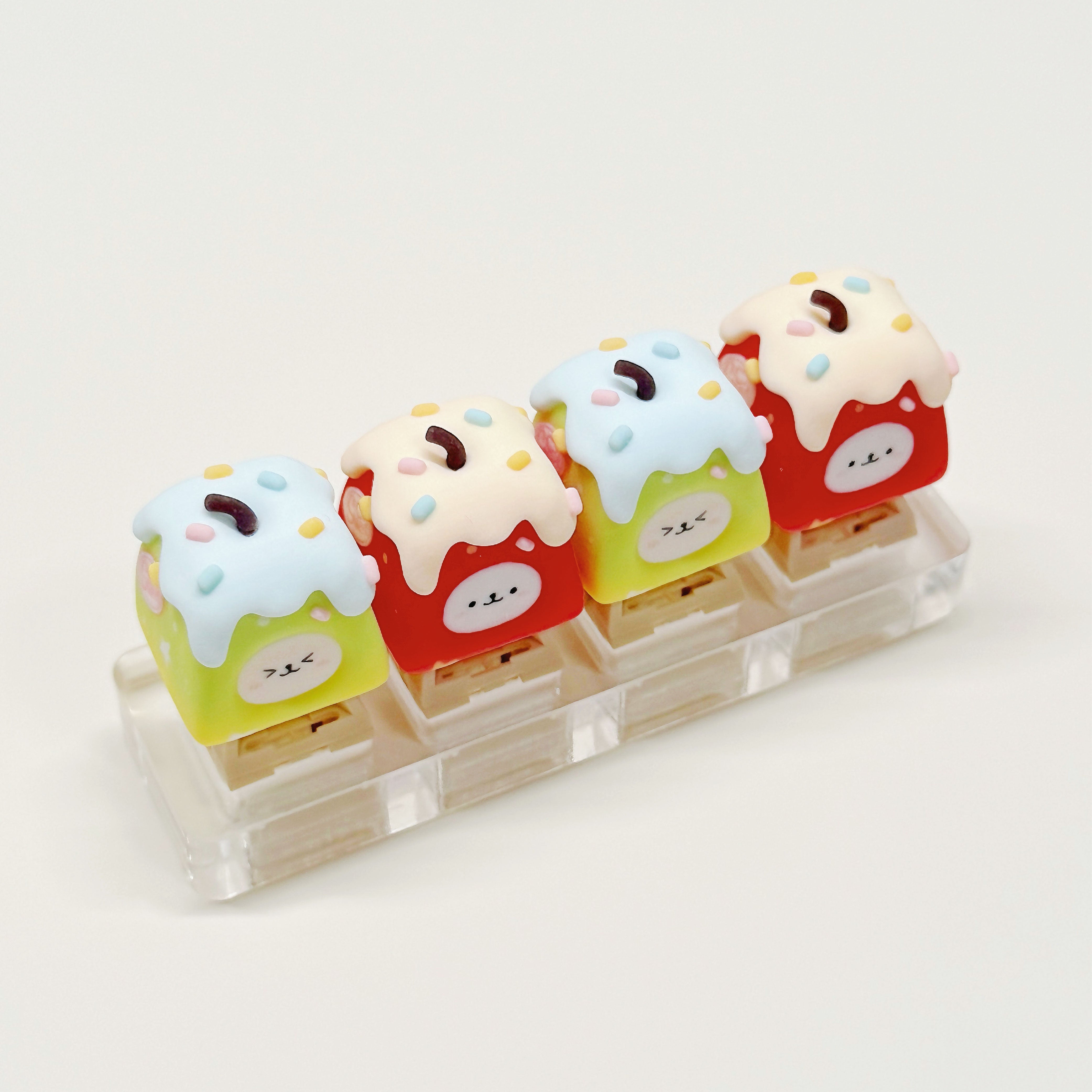 apple_red_green_cream_bear_keycap_front