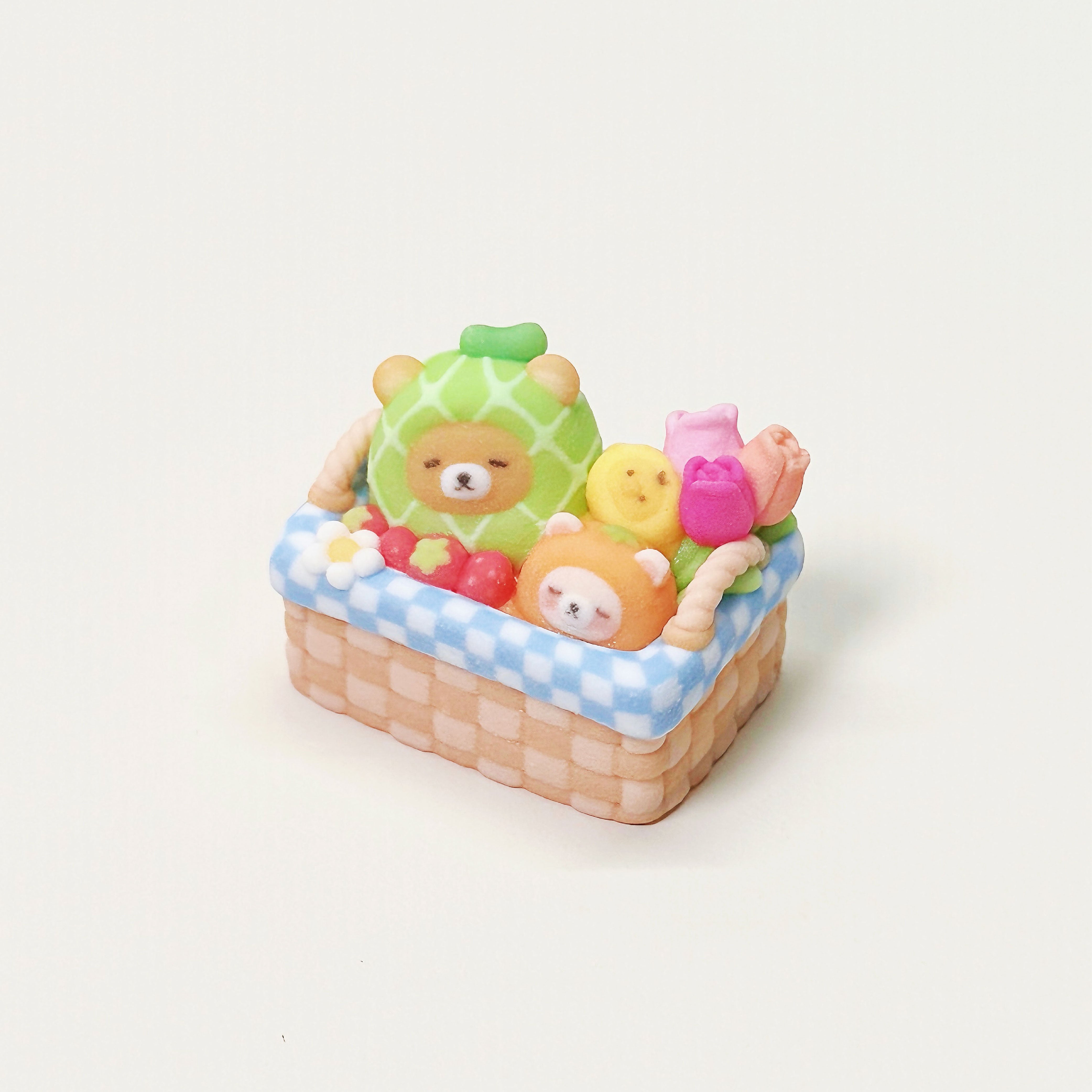 blue_picnic_fruit_basket_cream_bear_keycap_front