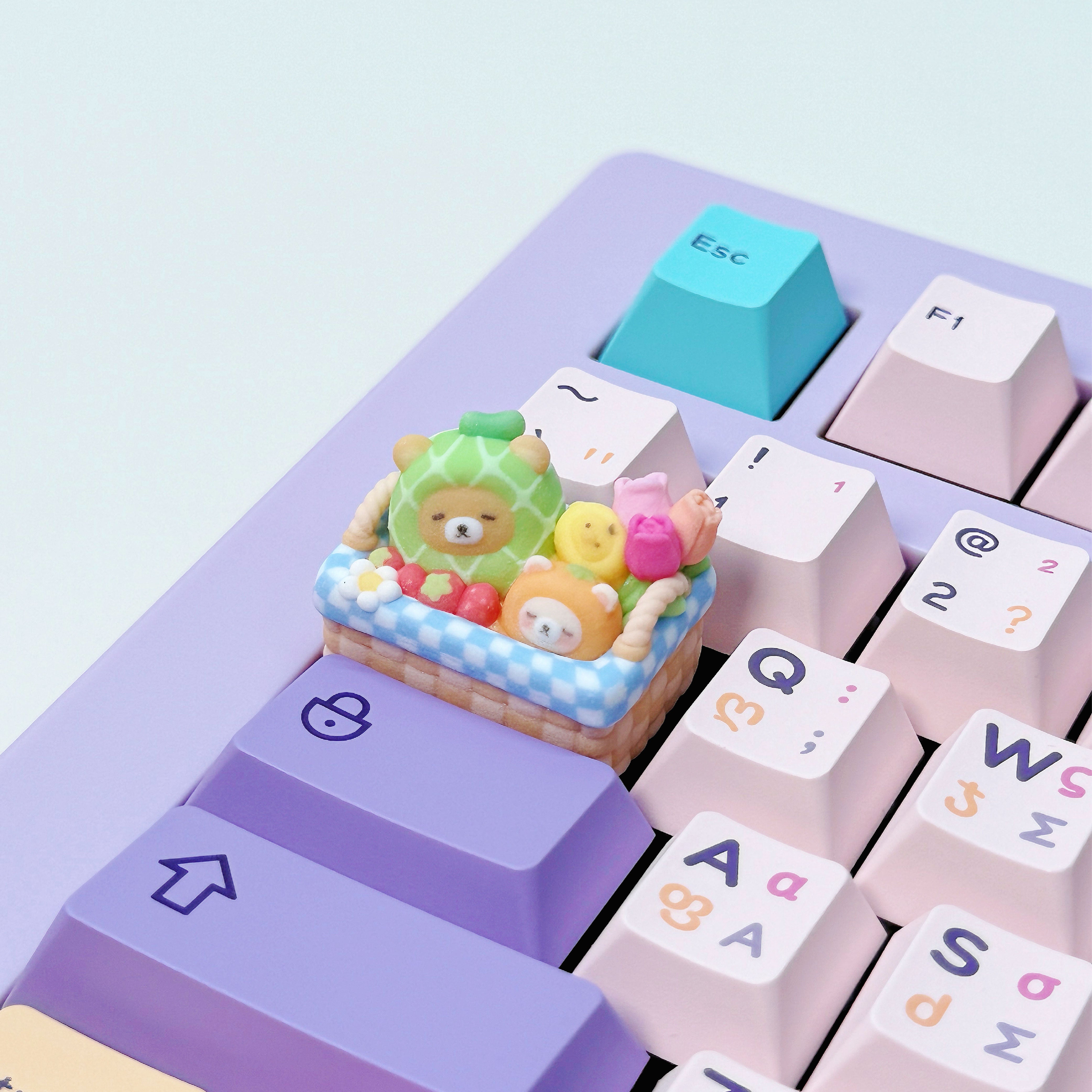 blue_picnic_fruit_basket_cream_bear_keycap_on_keyboard