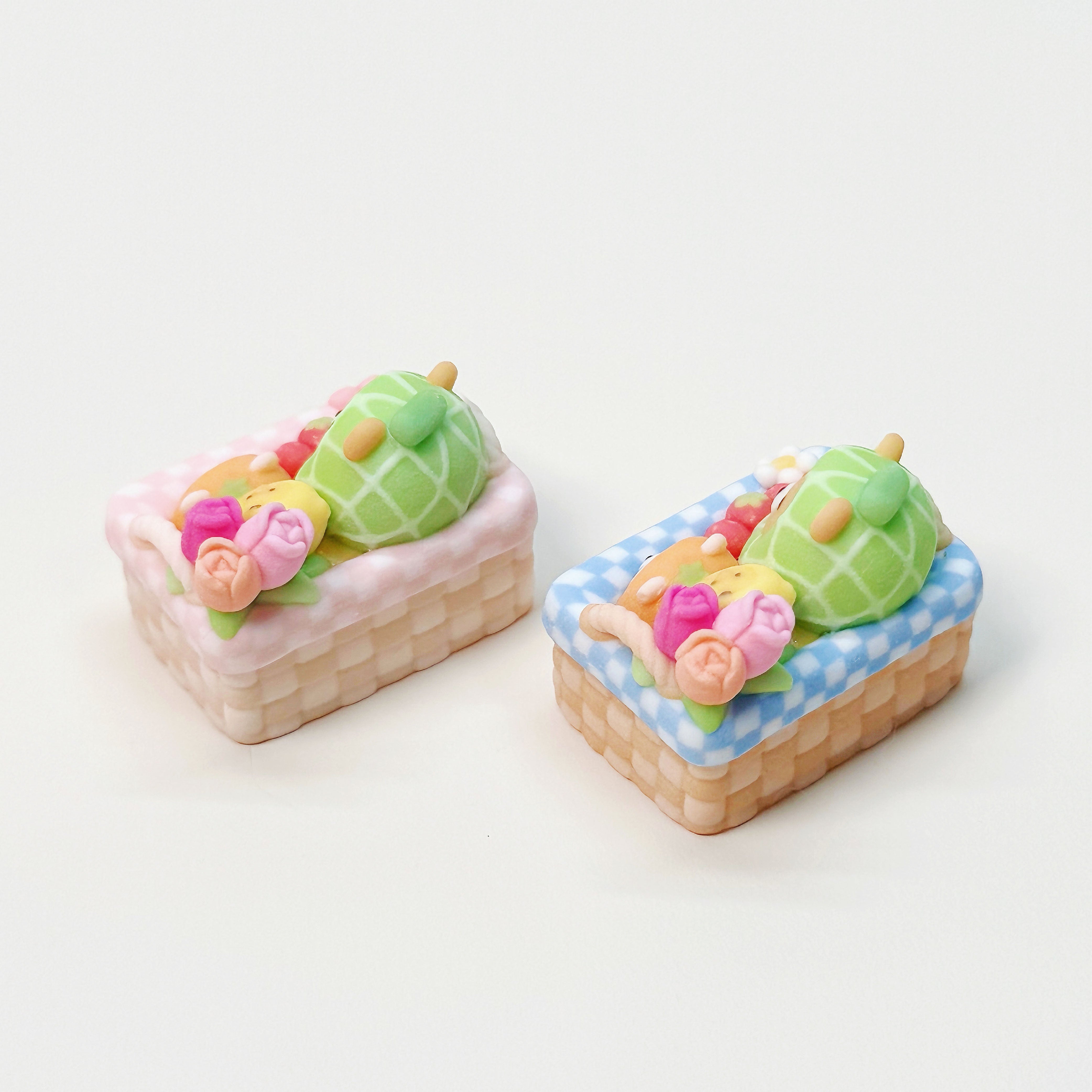 pink_blue_picnic_fruit_basket_cream_bear_keycap_back