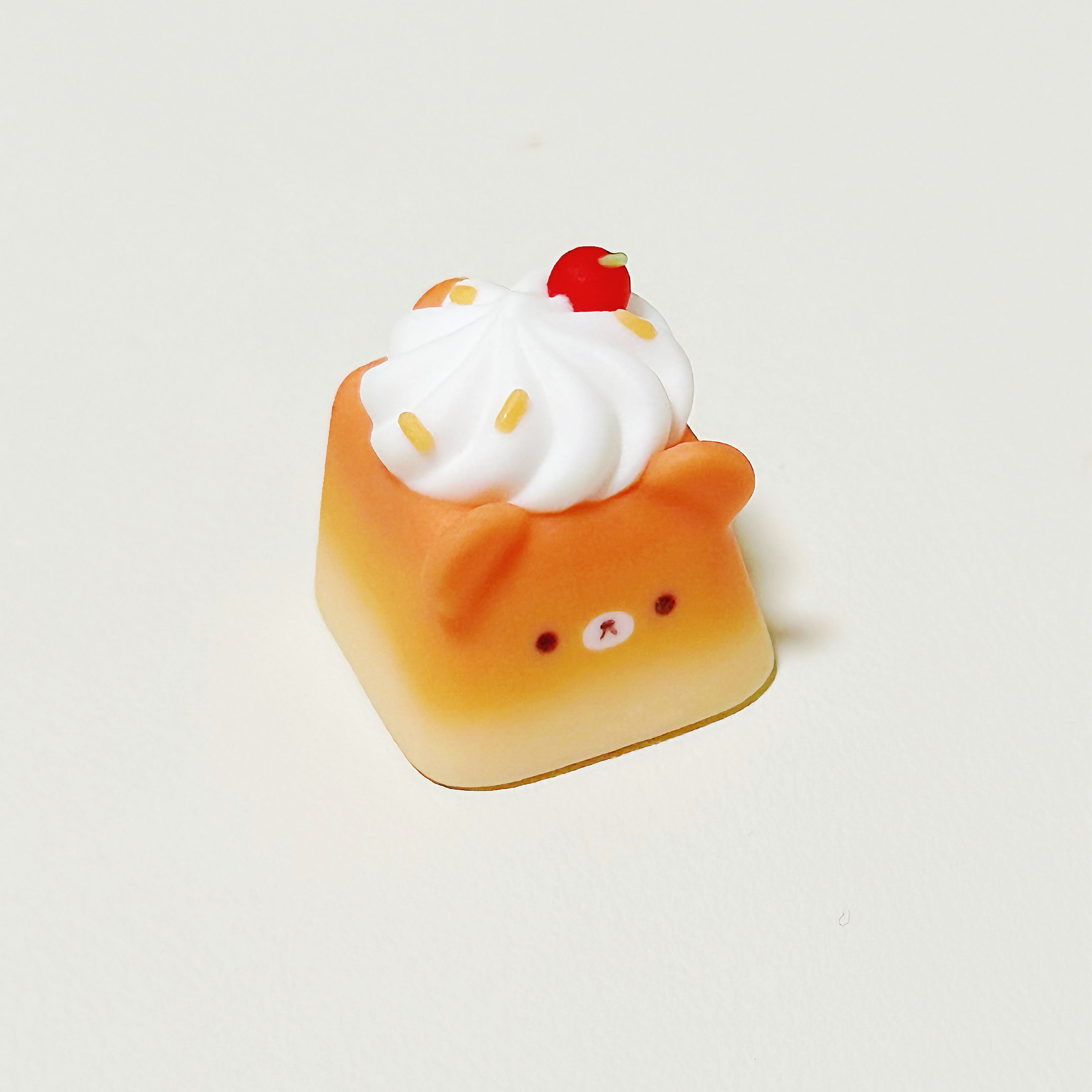 toast_cream_bear_keycap_closeup